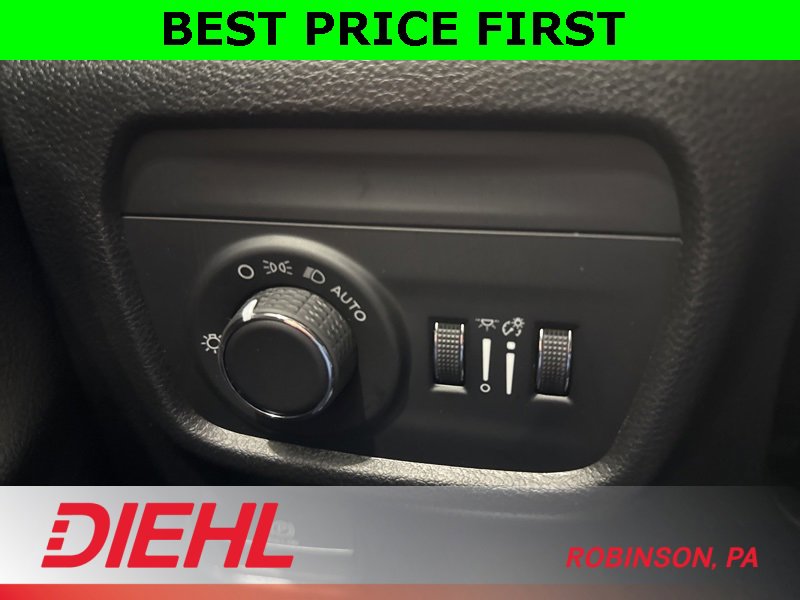 New 2025 Jeep Grand Cherokee Altitude image 23