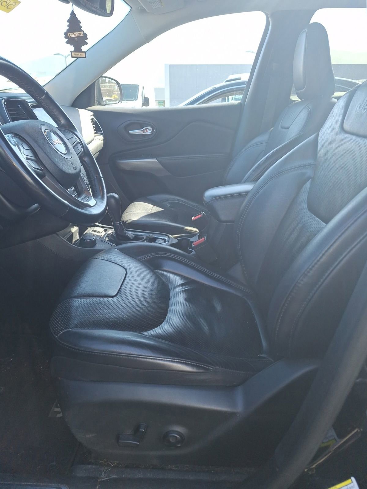 Used 2019 Jeep Cherokee Limited AWD/4WD image 8