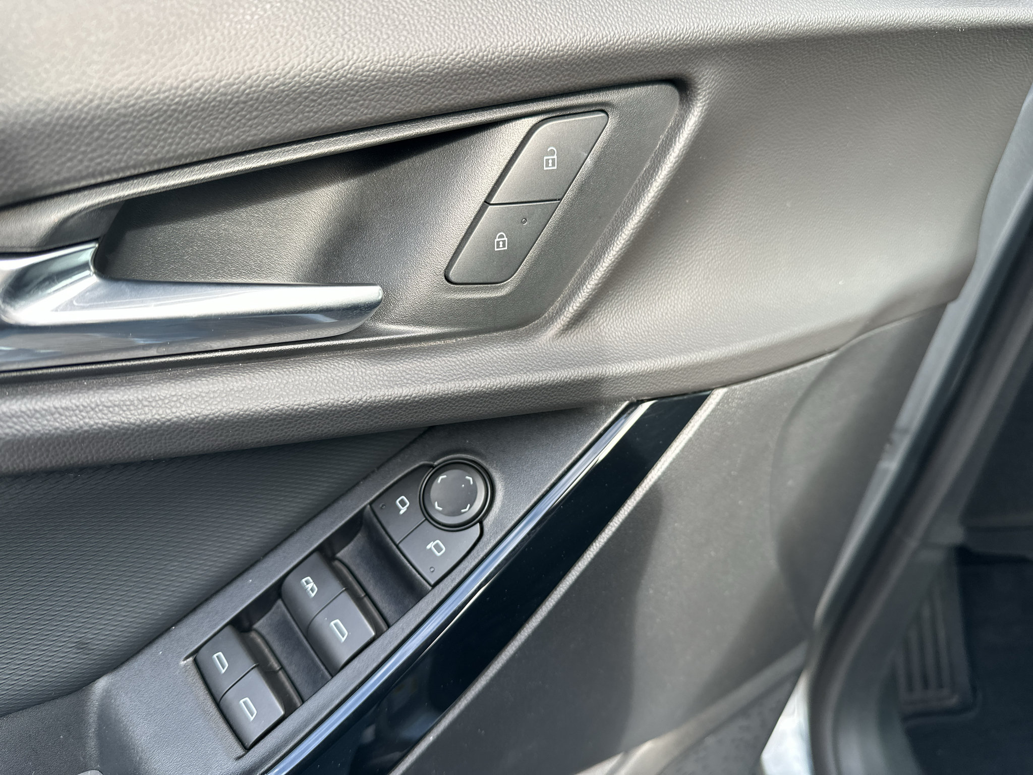 Used 2026 Chevrolet Equinox LT AWD/4WD image 19
