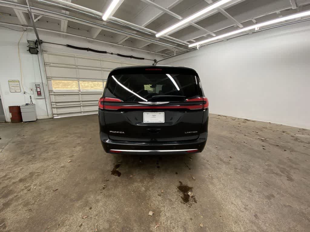 Used 2023 Chrysler Pacifica Limited FWD image 5