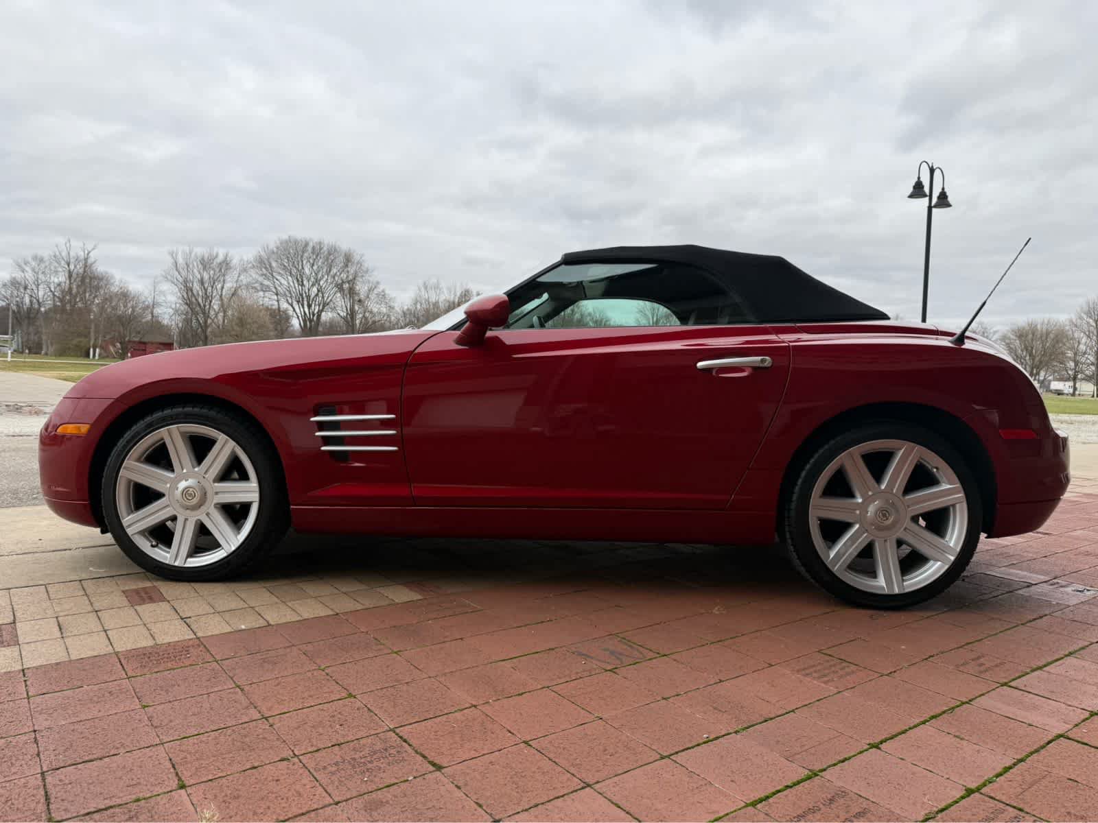 Used 2005 Chrysler Crossfire Limited RWD image 7