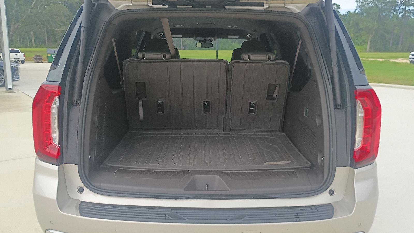 Used 2023 GMC Yukon XL SLT w/ LPO, Floor Liner Package RWD image 18