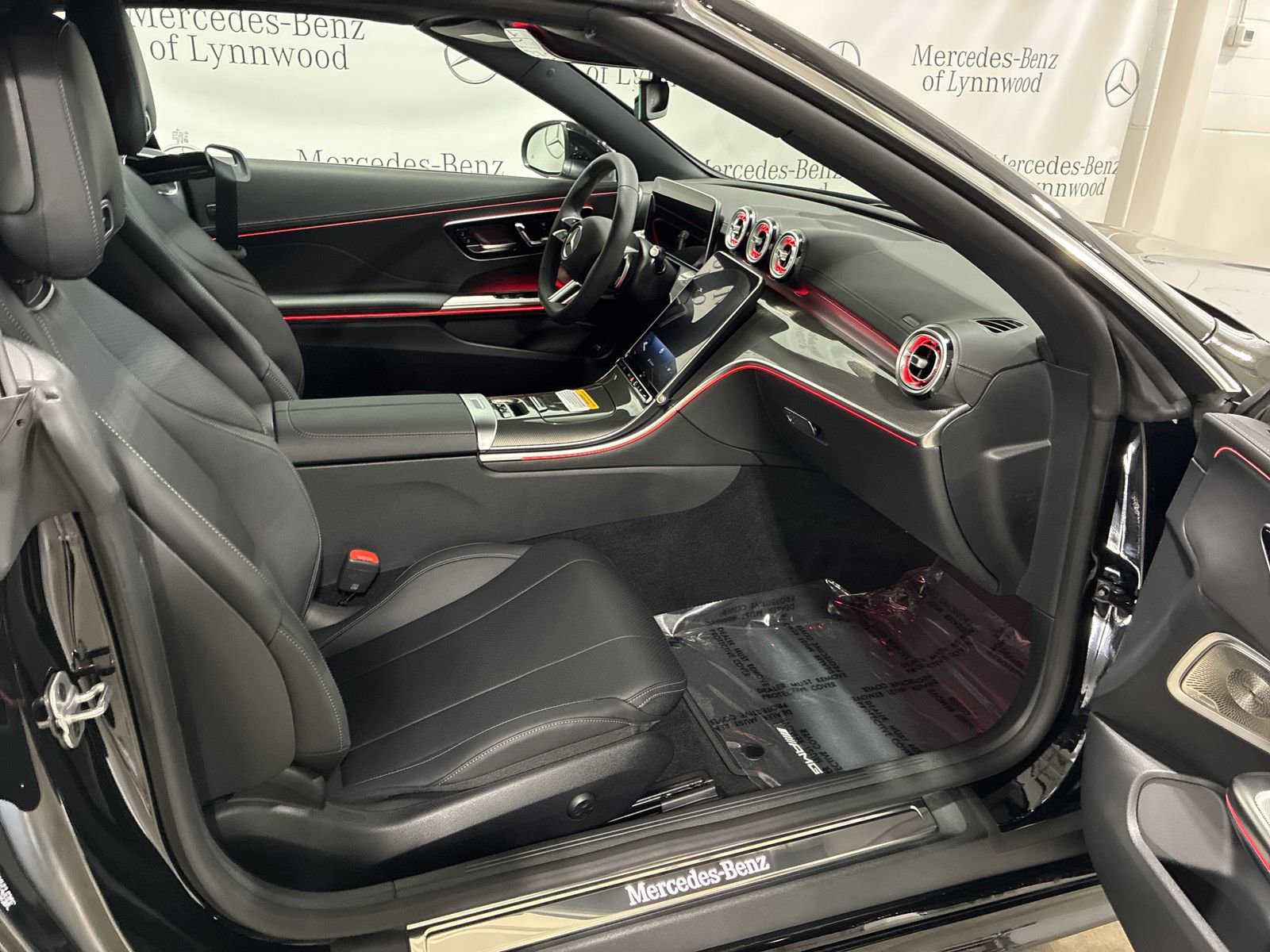 Used 2025 Mercedes-Benz CLE 450 4MATIC Cabriolet image 11