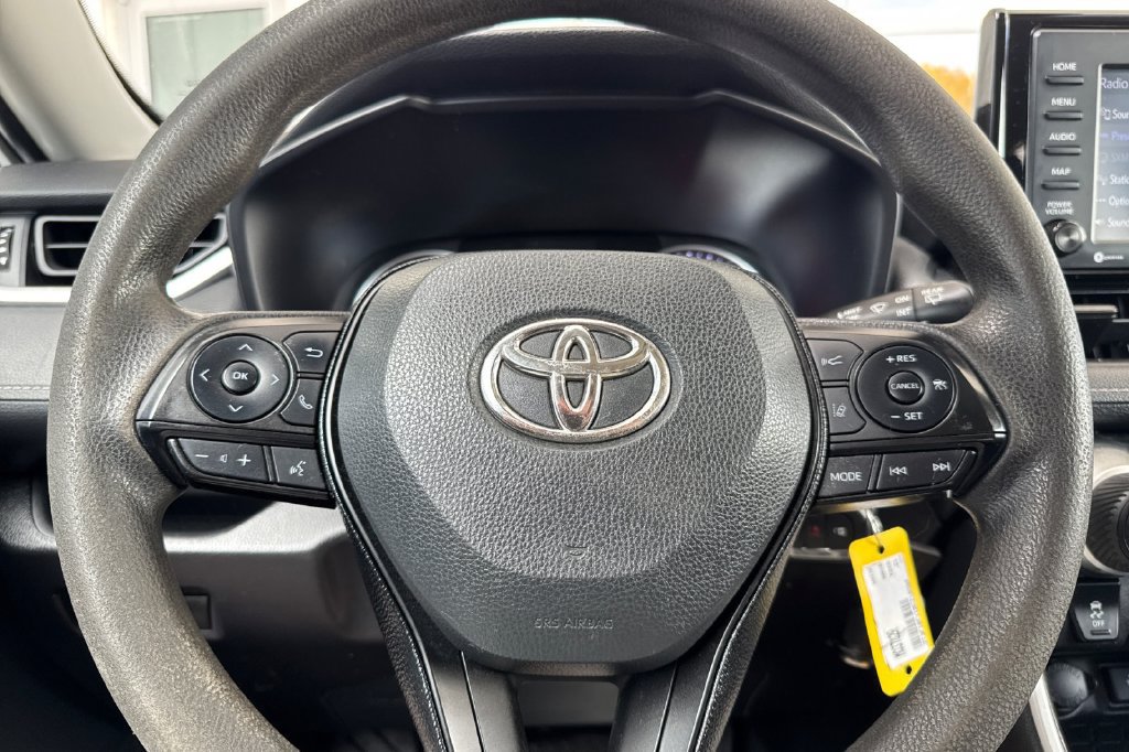 Used 2021 Toyota RAV4 LE AWD/4WD image 25