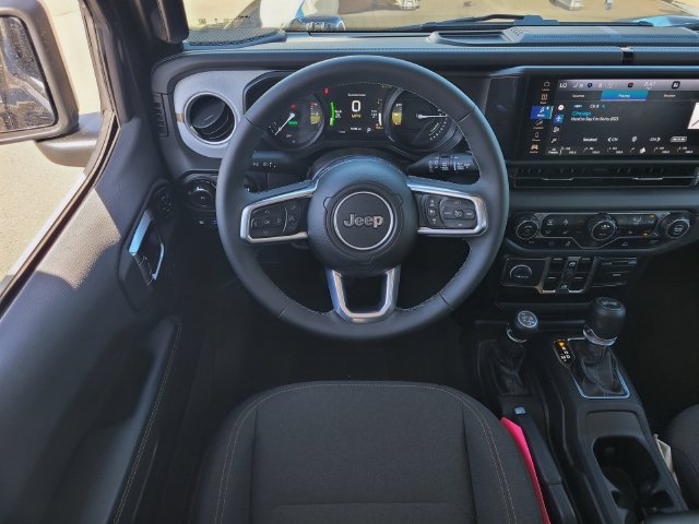 Used 2025 Jeep Wrangler Unlimited Sahara AWD/4WD image 12
