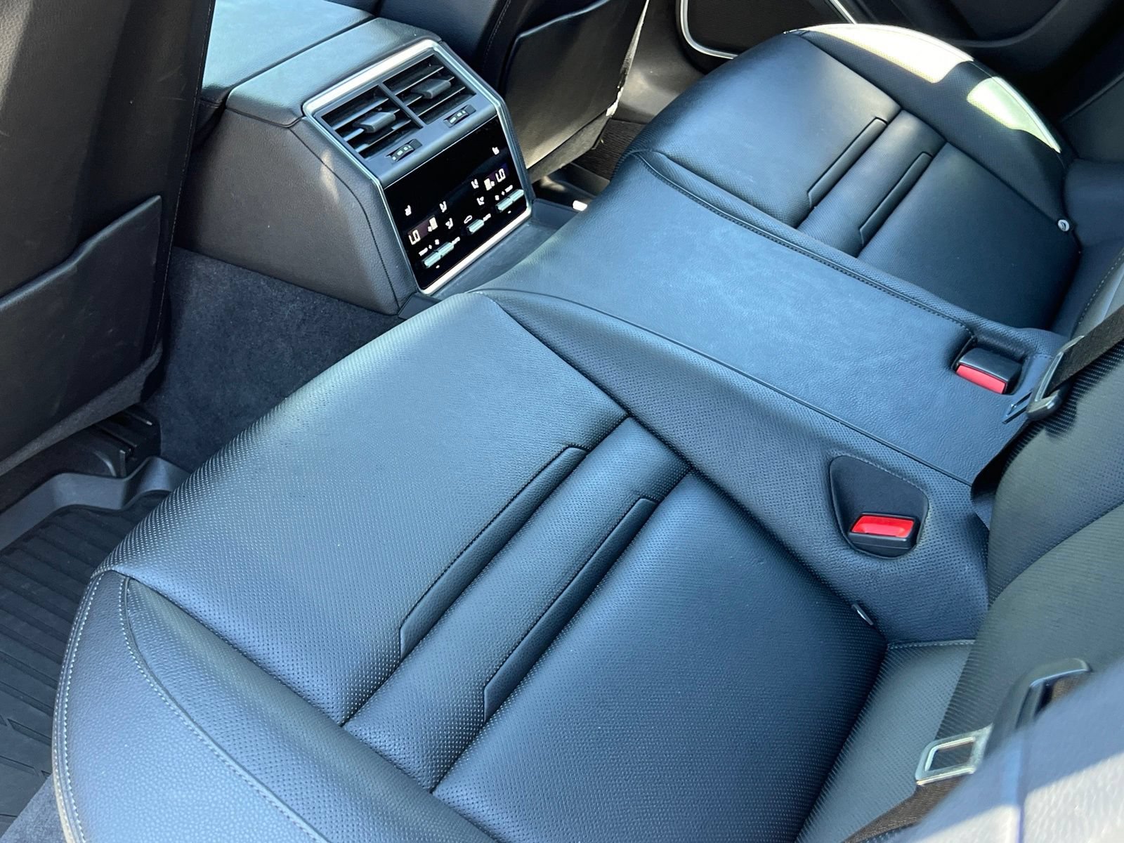 Certified 2023 Porsche Panamera 4 Platinum Edition AWD/4WD image 19