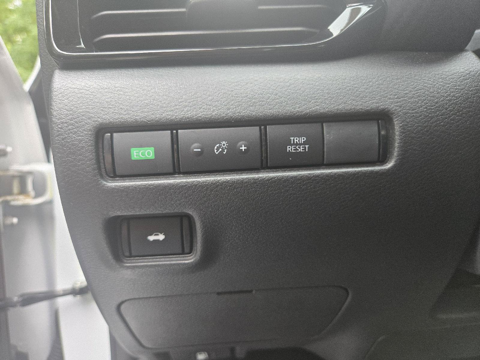 Used 2025 Nissan Sentra SV FWD image 14