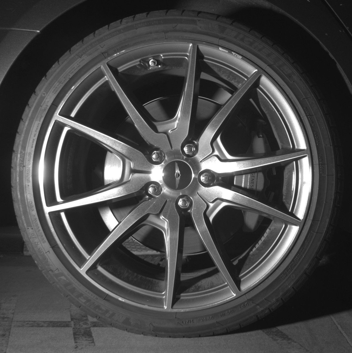 Used 2025 Genesis G70 2.5T image 15