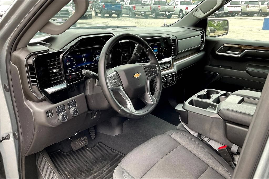 Used 2024 Chevrolet Silverado 1500 LT AWD/4WD image 8