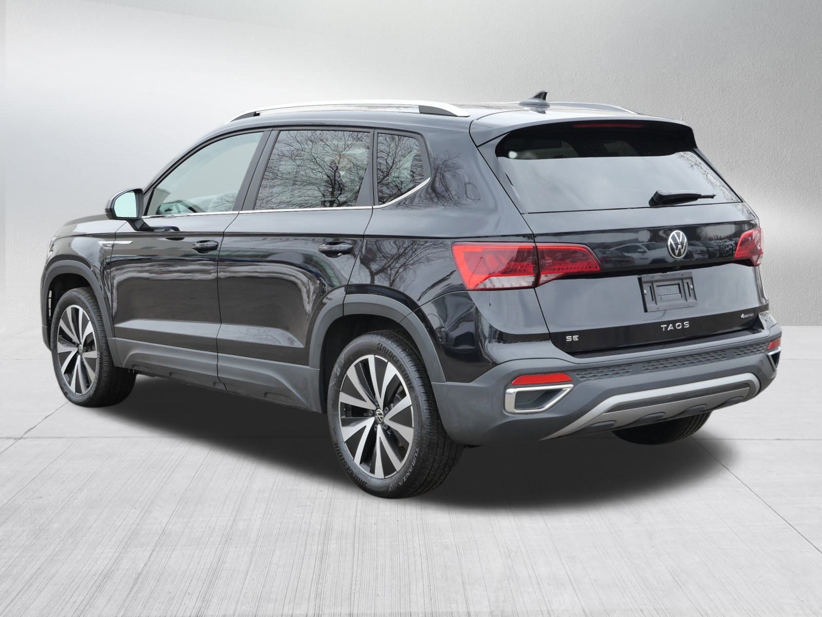 Certified 2023 Volkswagen Taos SE w/ Panoramic Sunroof Package image 5
