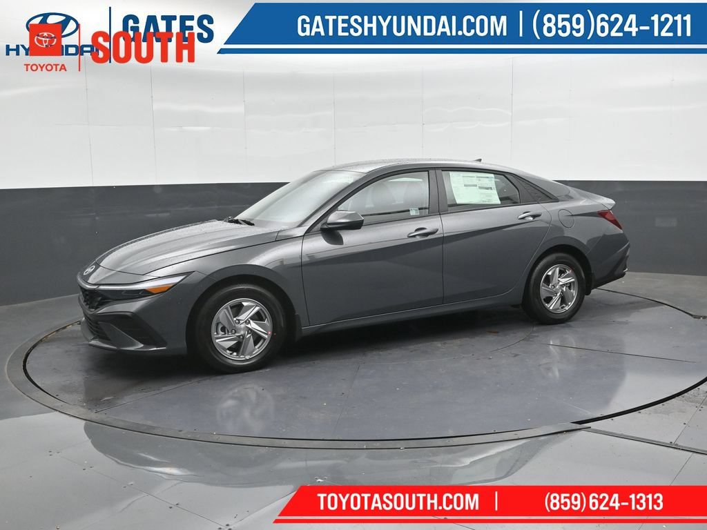 Used 2025 Hyundai Elantra SE FWD image 7
