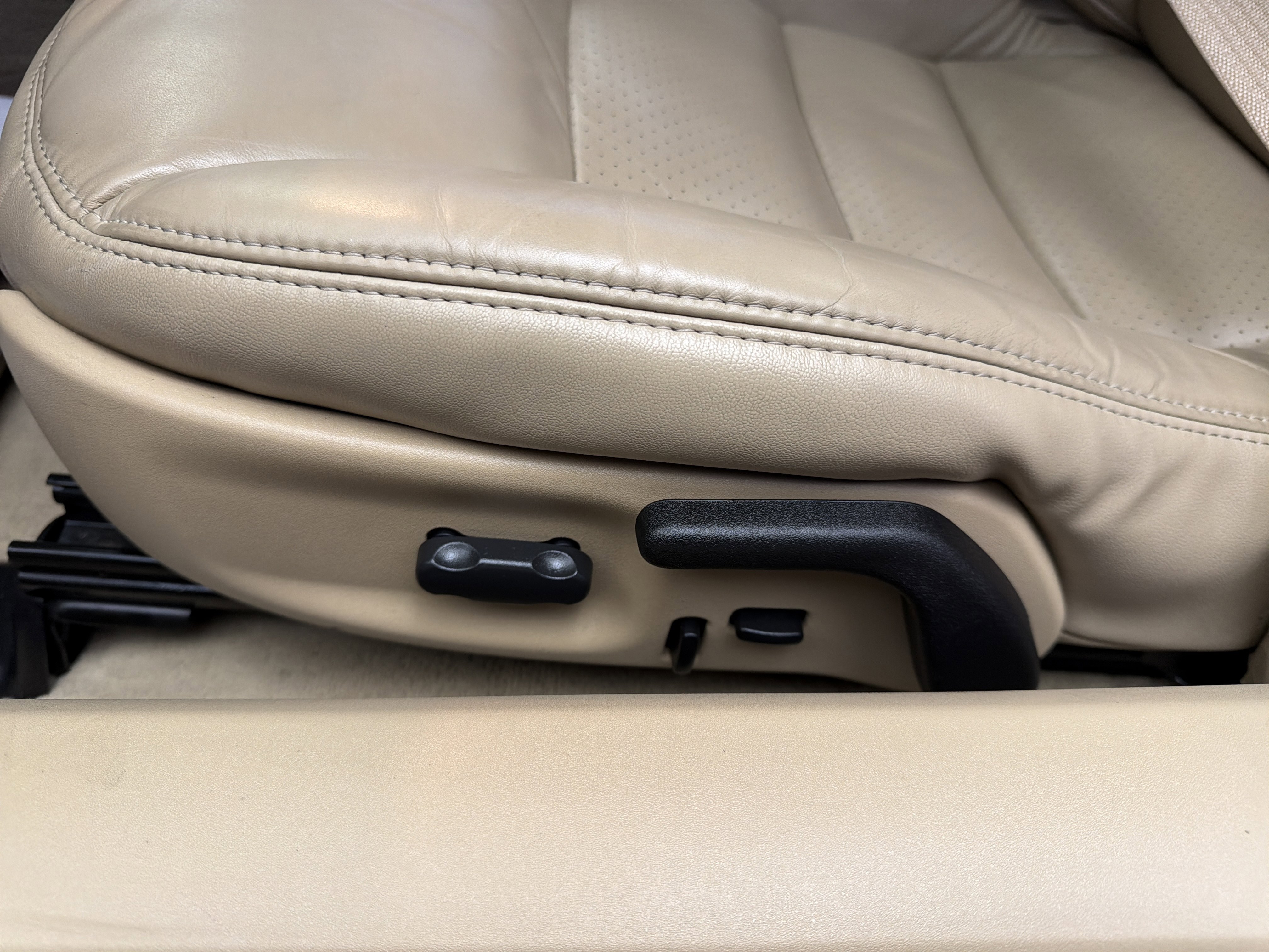 Used 2007 Chevrolet Corvette Convertible w/ Preferred Equipment Group image 12