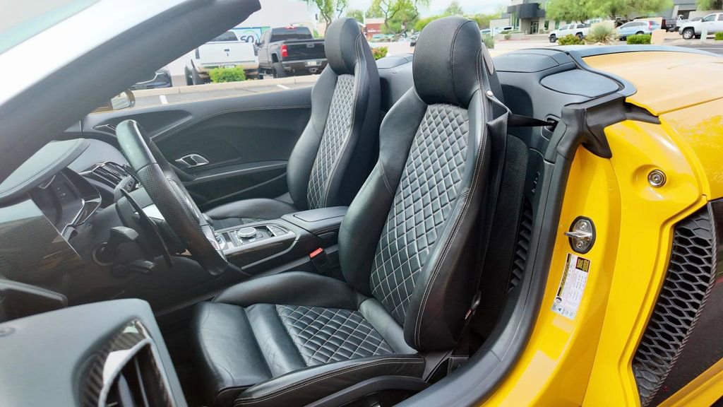 Used 2017 Audi R8 V10 w/ Carbon Exterior Package image 22