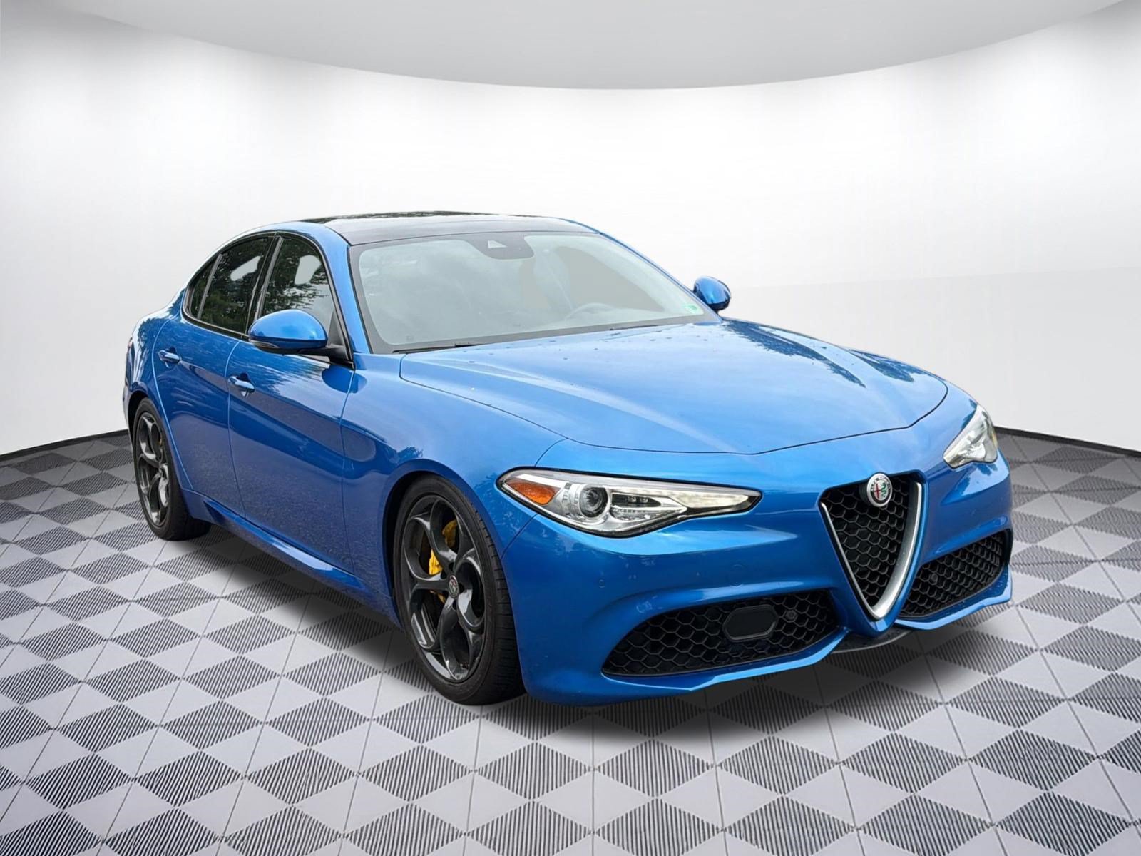 Used 2018 Alfa Romeo Giulia Ti Sport w/ Quick Order Package 22S Sport AWD/4WD image 3