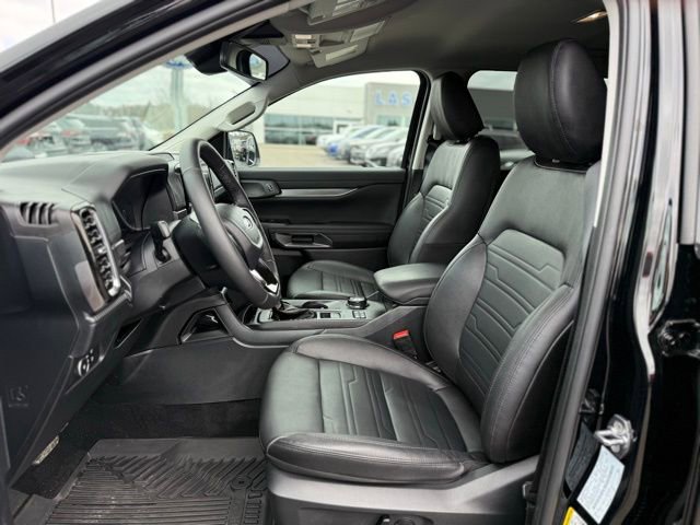 Used 2025 Ford Ranger Lariat w/ Black Appearance Package image 14