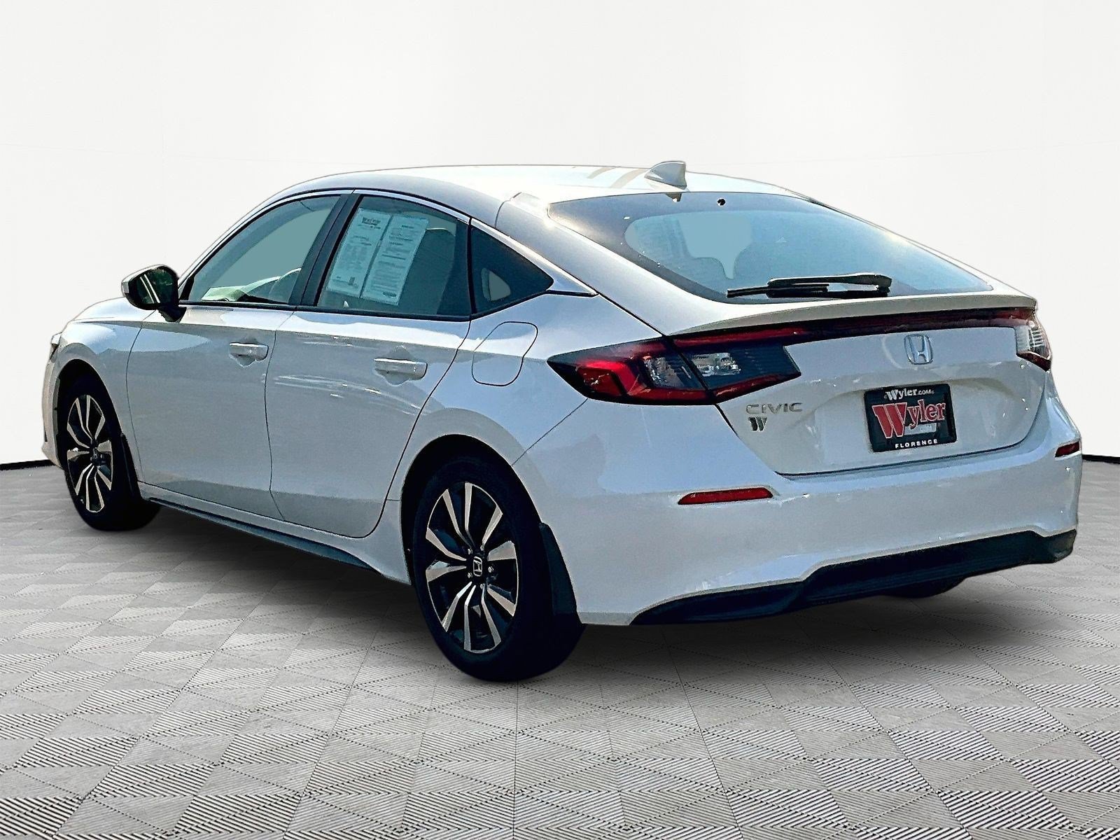 Used 2024 Honda Civic EX-L image 4
