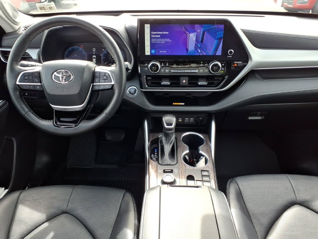 Used 2023 Toyota Highlander Platinum AWD/4WD image 16