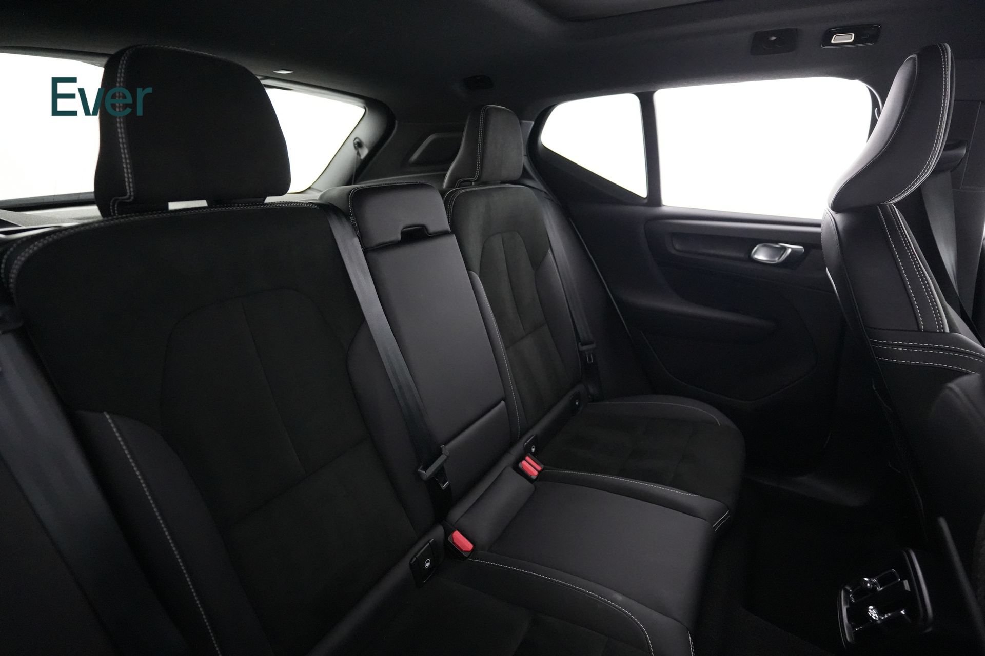 Used 2023 Volvo XC40 Recharge Plus AWD/4WD image 5