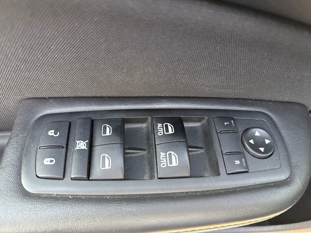 Used 2016 Chrysler 200 Limited w/ Anniversary Edition FWD image 21