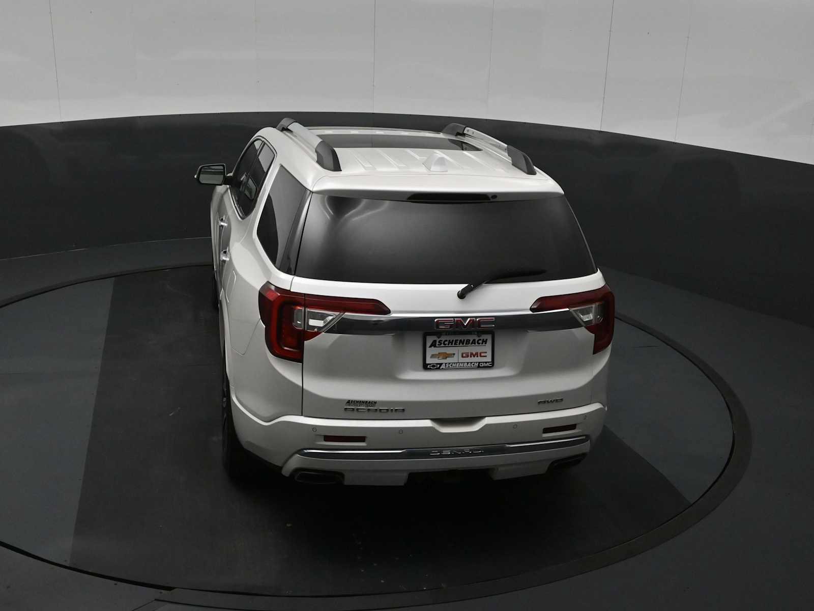 Used 2020 GMC Acadia Denali w/ Technology Package AWD/4WD image 16