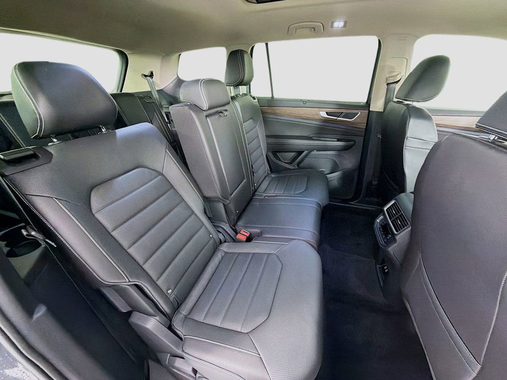 Used 2025 Volkswagen Atlas SEL image 30