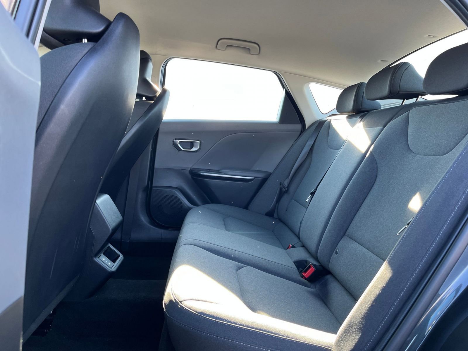 Used 2025 Kia K4 LXS image 24