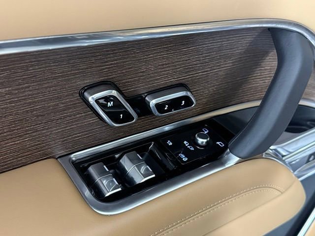Certified 2025 Land Rover Range Rover SE image 29