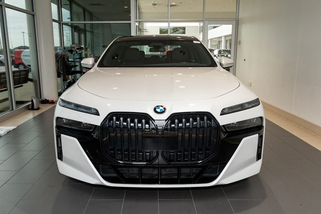 Used 2023 BMW 760i xDrive w/ Executive Package AWD/4WD image 11