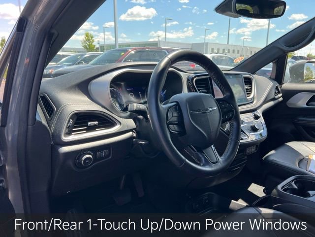 Used 2021 Chrysler Pacifica Touring-L w/ Uconnect Theater Family Group AWD/4WD image 9