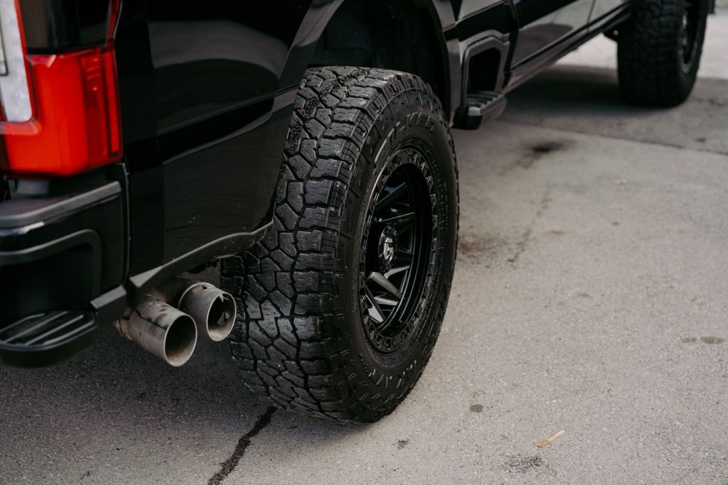 Used 2024 Ford F350 Platinum image 9