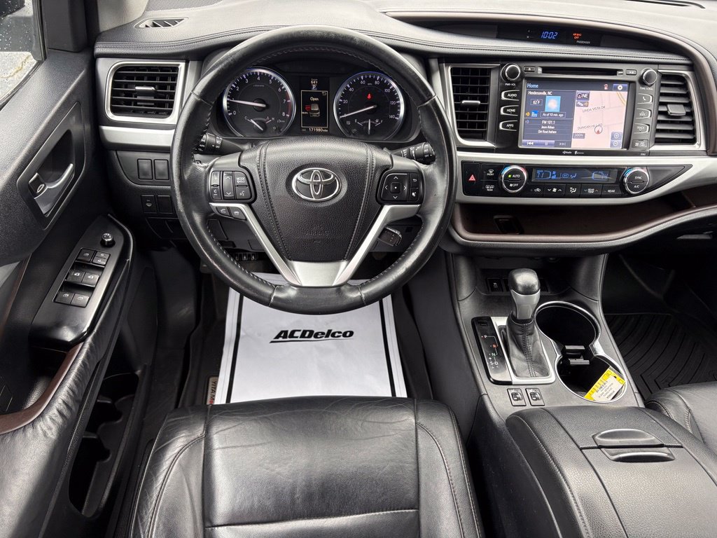 Used 2014 Toyota Highlander XLE FWD image 18