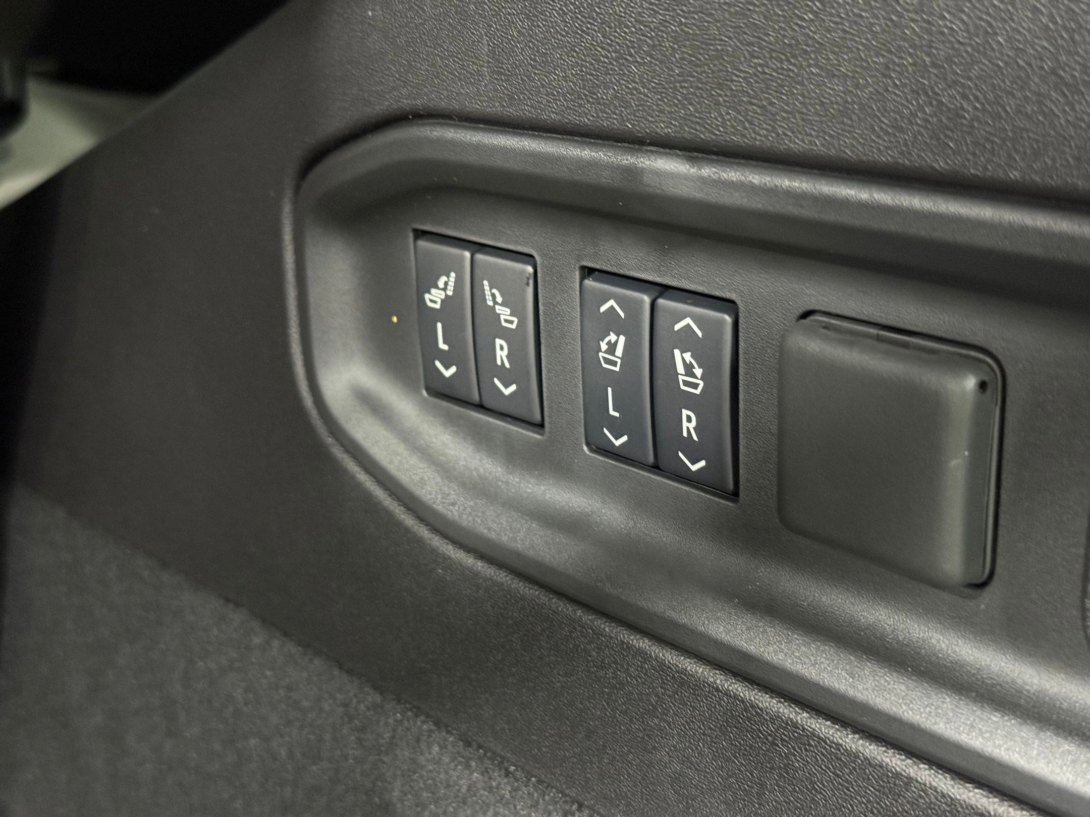 New 2026 Cadillac Vistiq Sport image 14