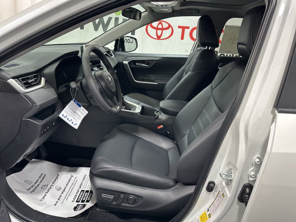 Used 2025 Toyota RAV4 XLE Premium image 24