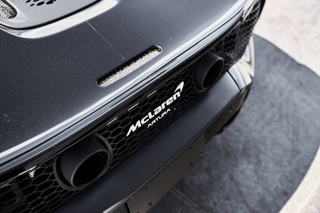 Used 2024 McLaren Artura RWD image 15