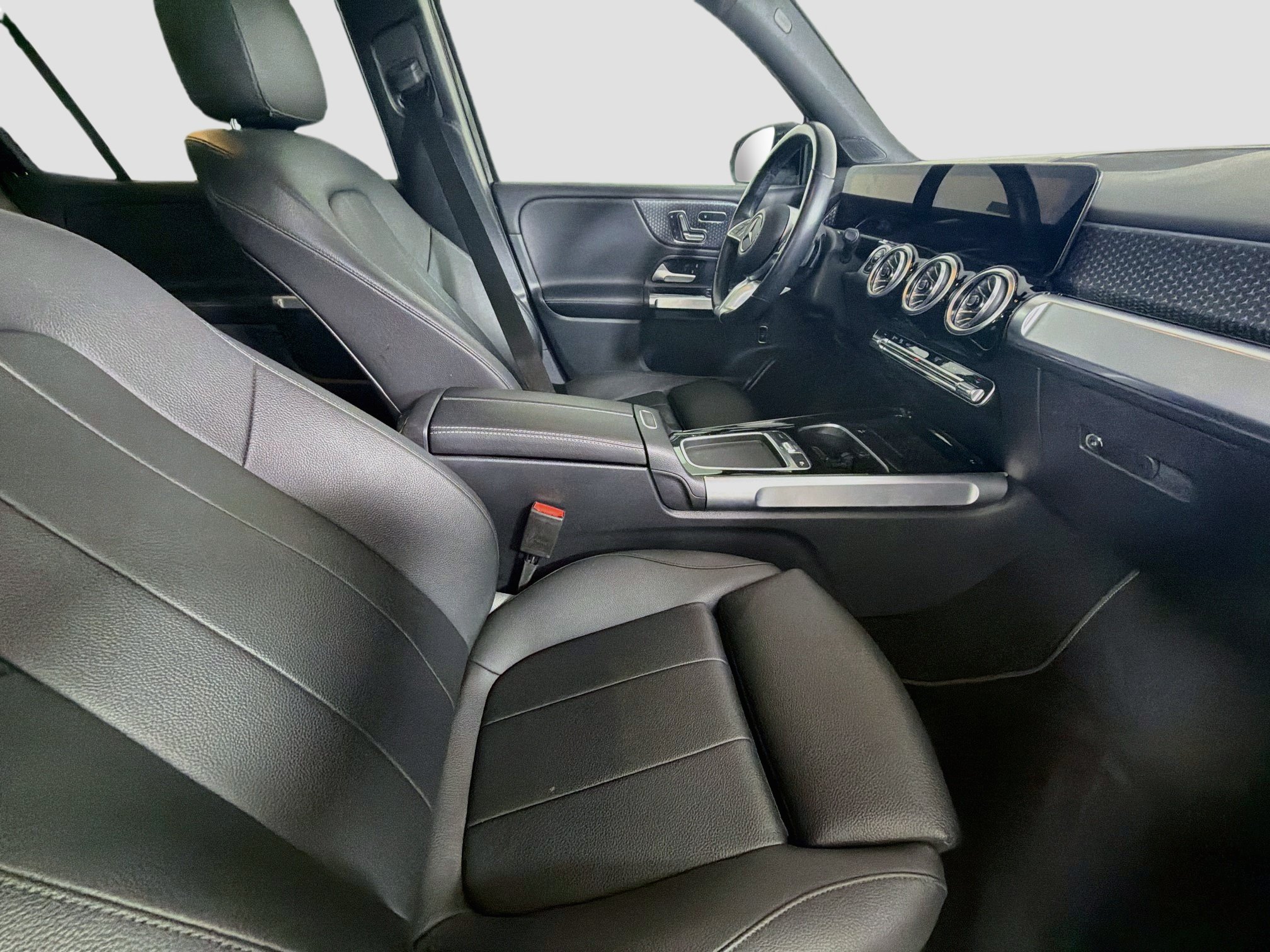 Used 2025 Mercedes-Benz GLB 250 image 31
