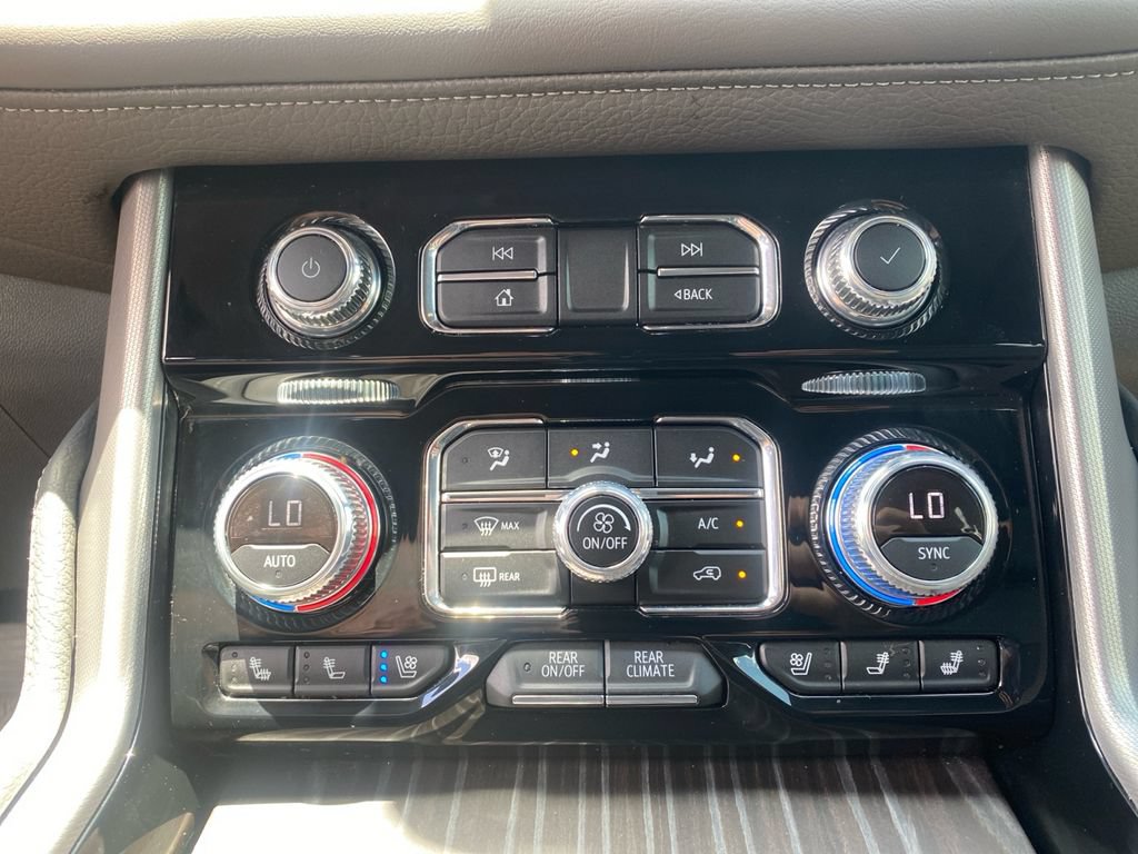 Used 2024 GMC Yukon XL Denali AWD/4WD image 25