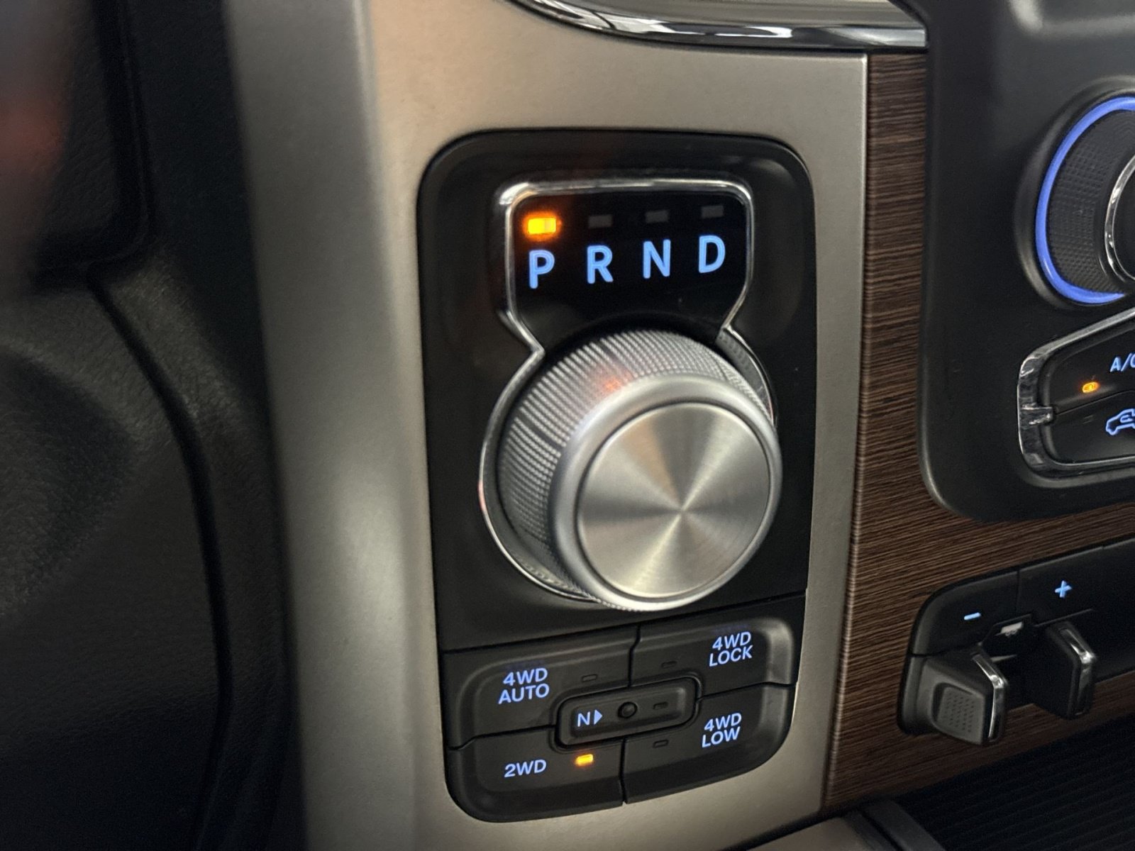 Used 2018 RAM 1500 Laramie w/ Convenience Group AWD/4WD image 23