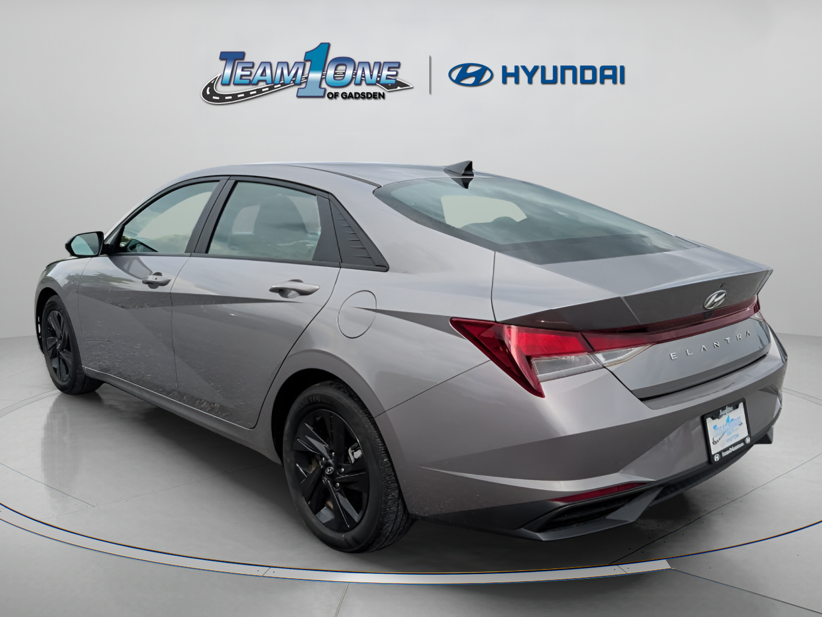 Used 2023 Hyundai Elantra SEL w/ Preferred Accessory Package FWD image 6