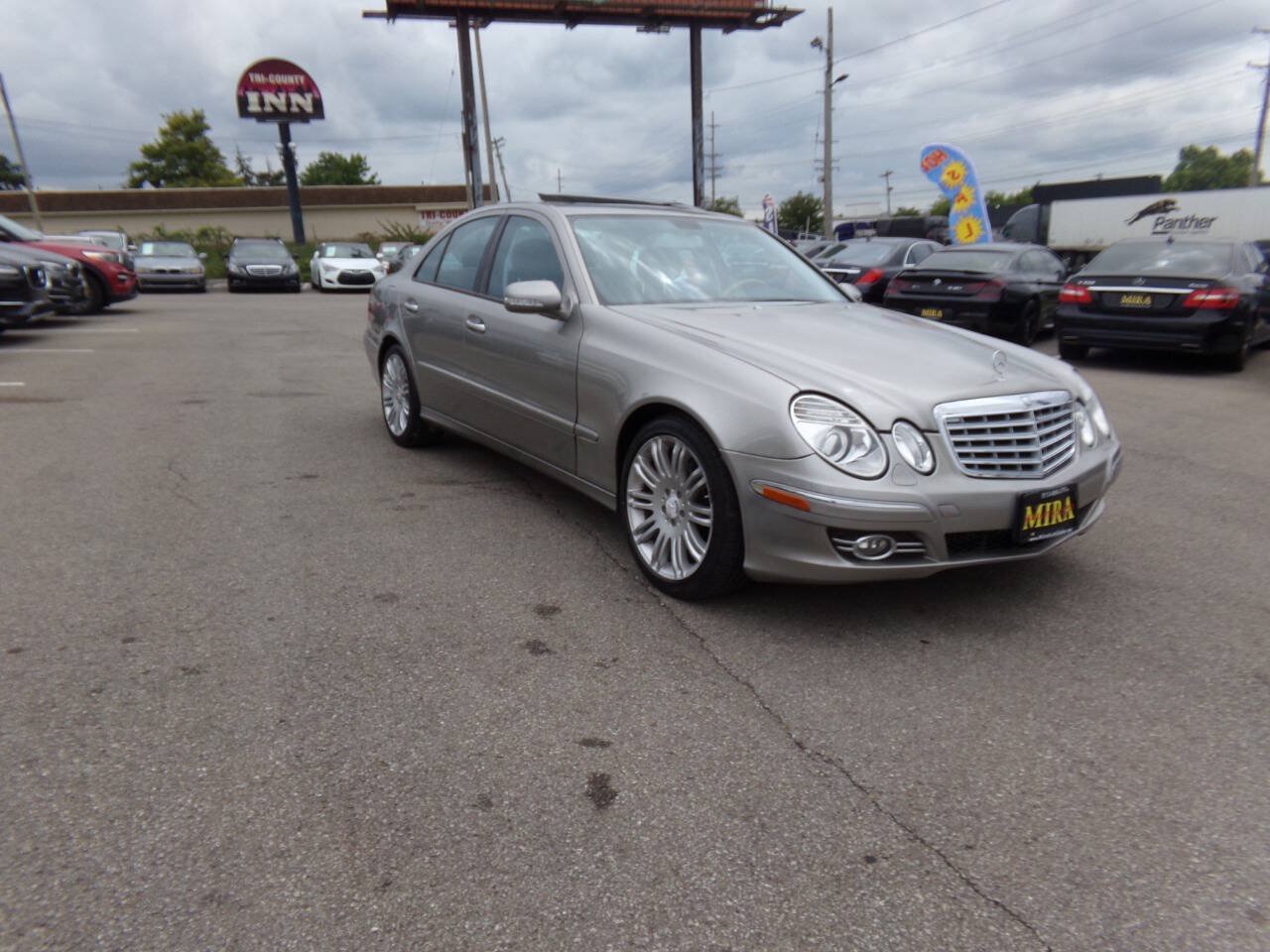 Used 2008 Mercedes-Benz E 350 4MATIC Sedan image 4