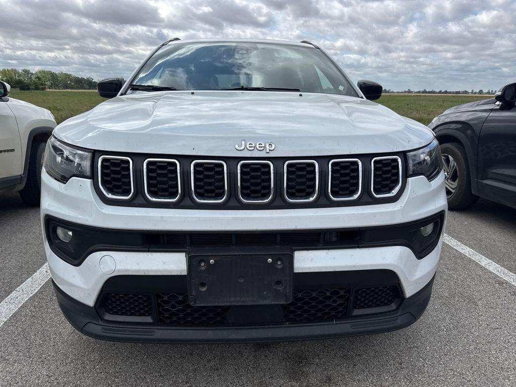 Used 2024 Jeep Compass Latitude AWD/4WD image 3