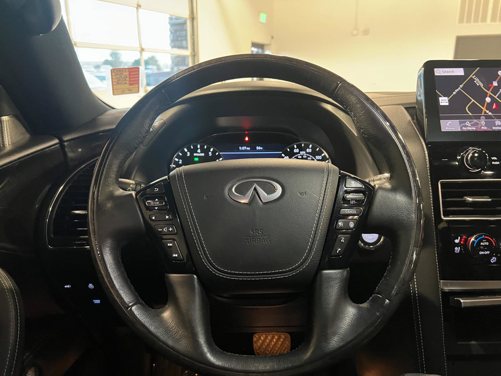 Used 2024 INFINITI QX80 Sensory image 11