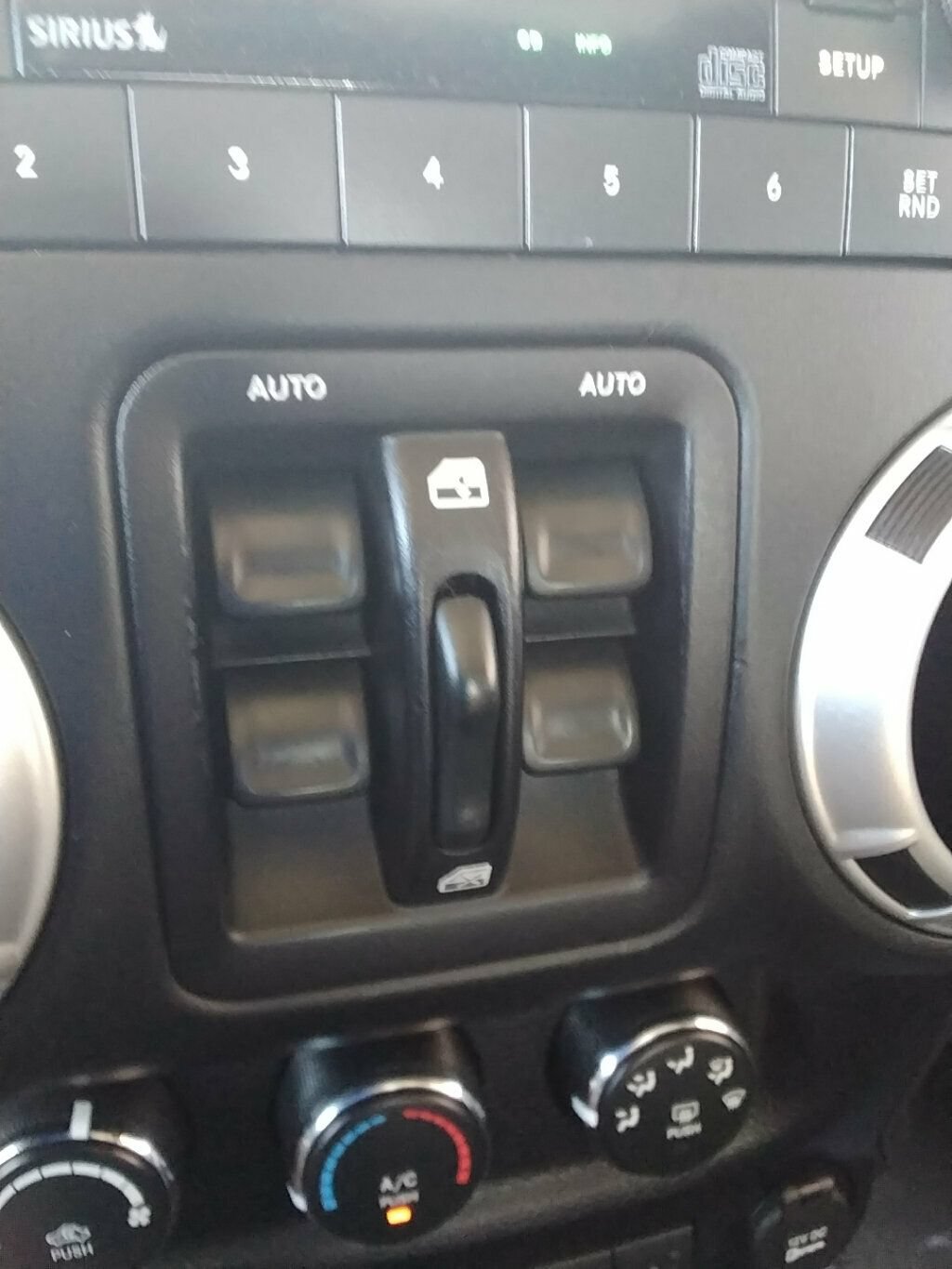 Used 2016 Jeep Wrangler Unlimited Sahara w/ Connectivity Group AWD/4WD image 16