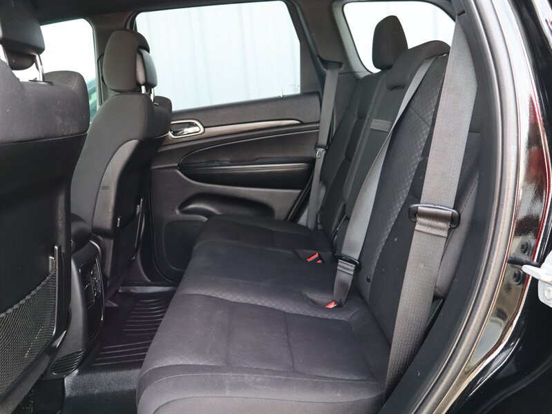 Used 2019 Jeep Grand Cherokee Laredo AWD/4WD image 17
