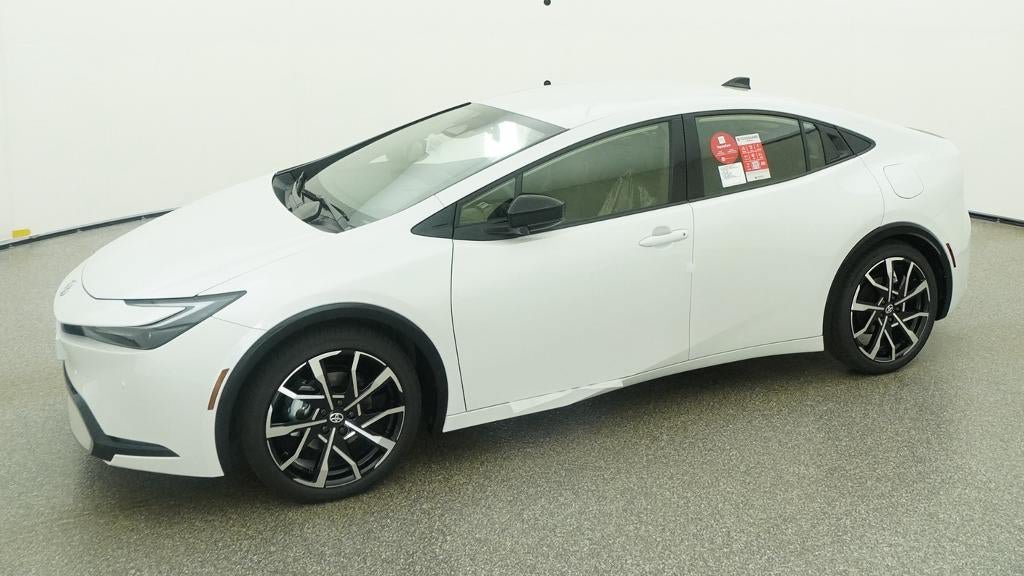 New 2027 Toyota Prius Plug-In Hybrid FWD image 2