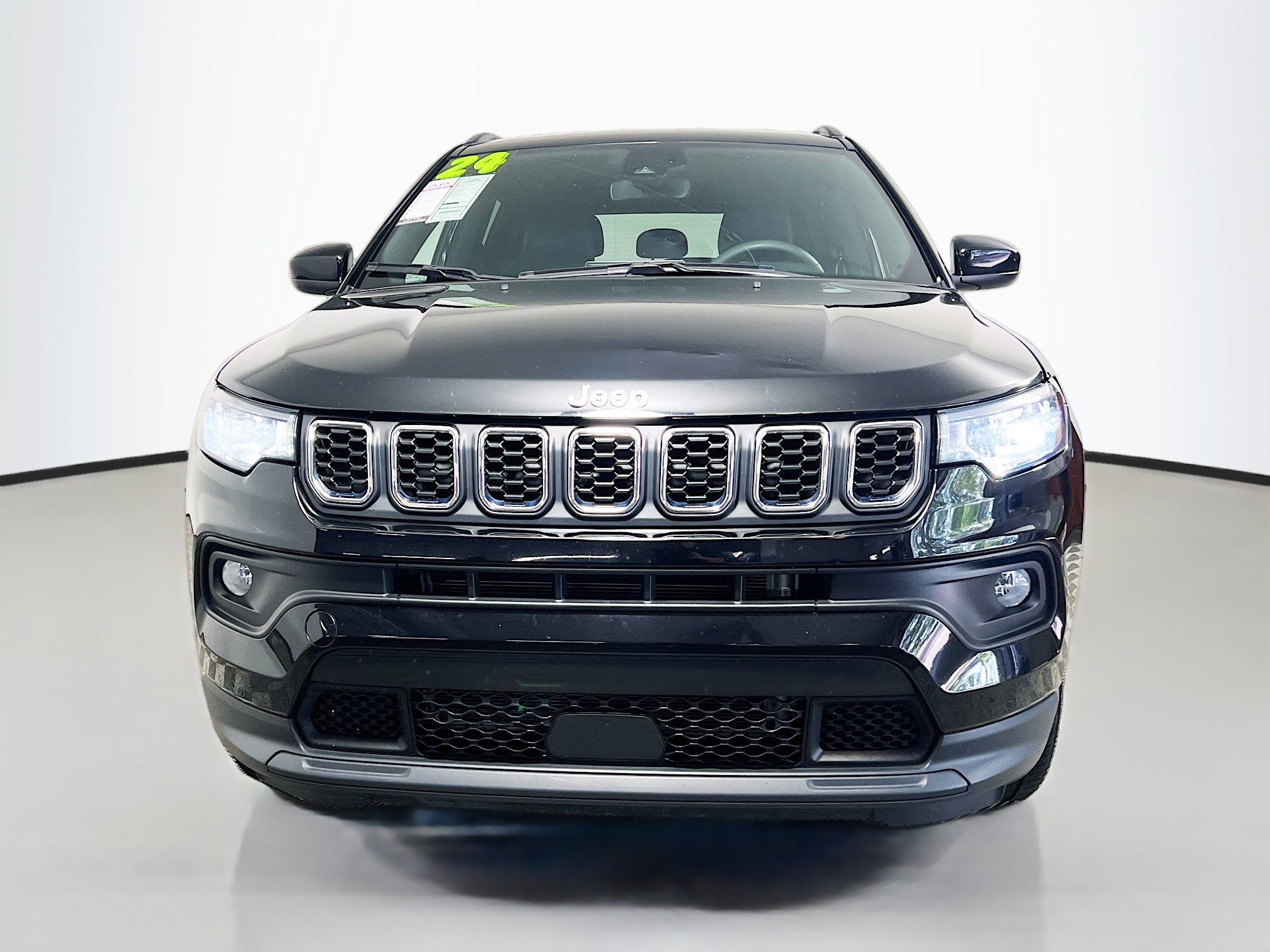 Used 2024 Jeep Compass Latitude AWD/4WD image 11