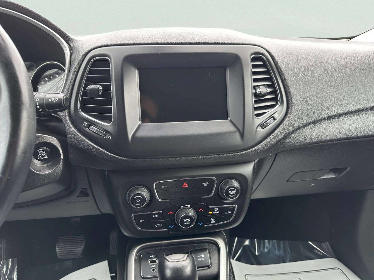 Used 2019 Jeep Compass Latitude w/ Cold Weather Group image 29