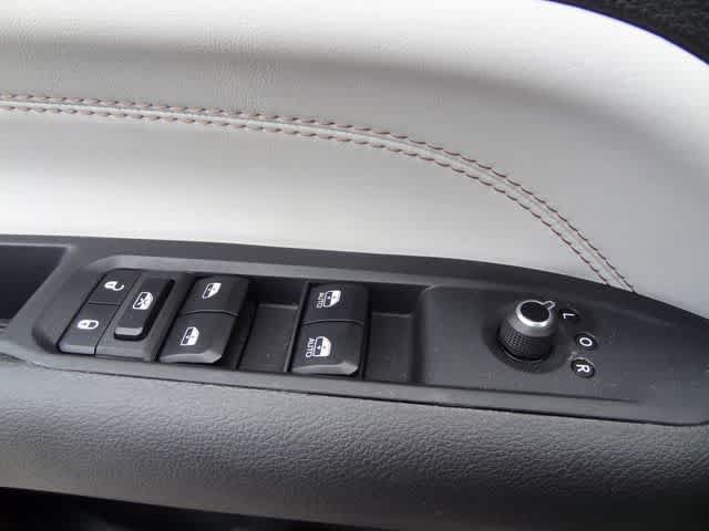 Used 2025 Jeep Compass Limited AWD/4WD image 14