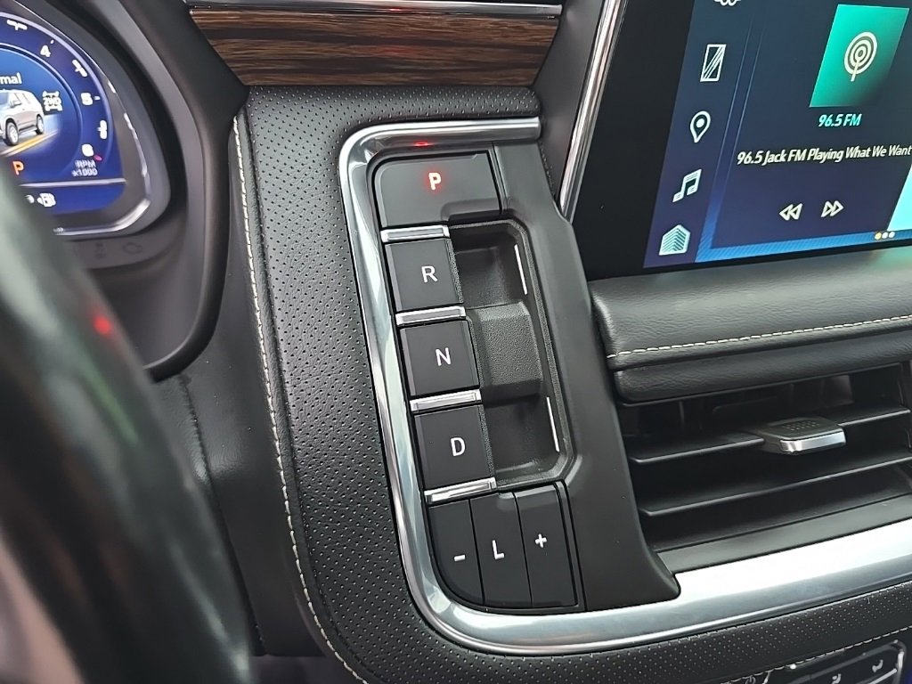 Used 2022 Chevrolet Suburban Premier image 16