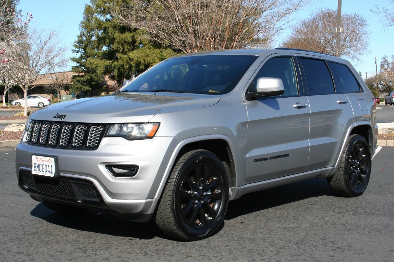 Used 2017 Jeep Grand Cherokee Altitude image 6
