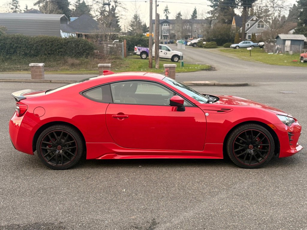 Used 2017 Toyota 86 RWD image 4